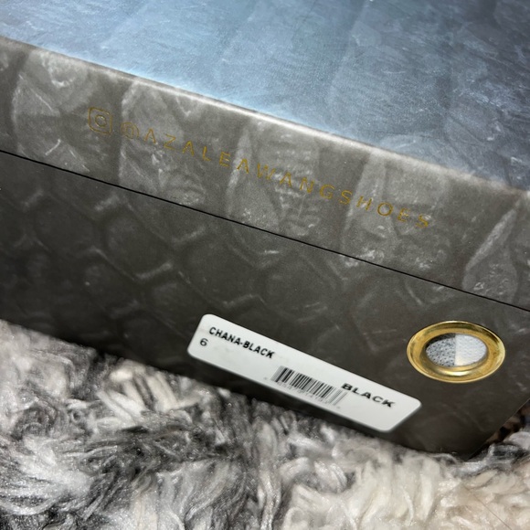 Azalea Wang DO IT LIKE WE DO FLATFORM SANDAL IN GOLD - Picture 8 of 10